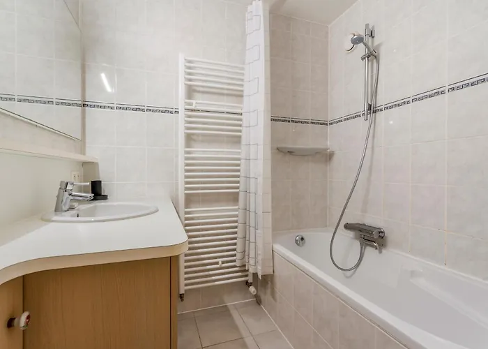 Beautiful Spacious 100m From The With 2 Terraces & Private Garage Box Lägenhet Oostende