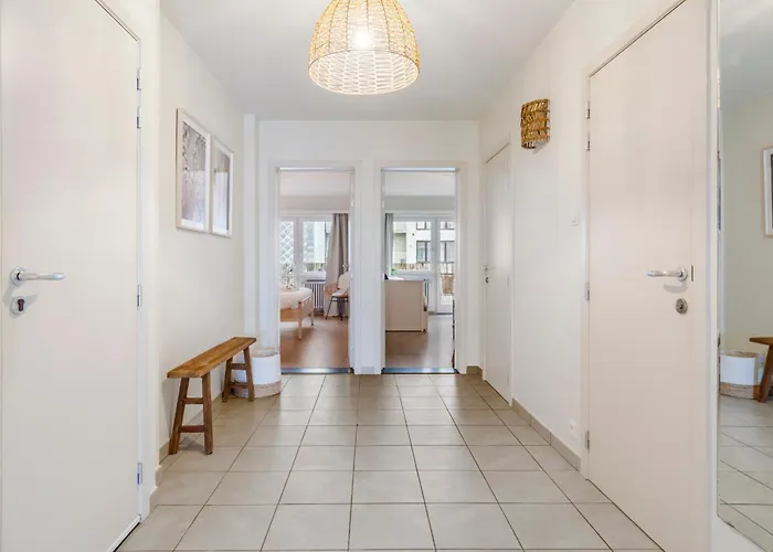 Beautiful Spacious 100m From The With 2 Terraces & Private Garage Box *