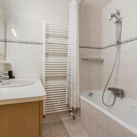 Beautiful Spacious 100m From The With 2 Terraces & Private Garage Box Apartament Ostenda